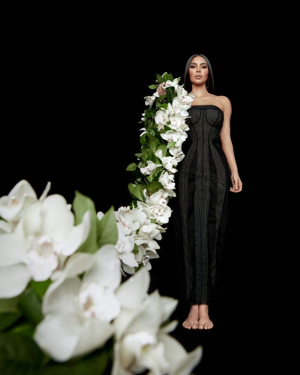 Kim Kardashian跟荷里活星級花藝師 Jeff Leatham合作 聯乘推出陶瓷的香水