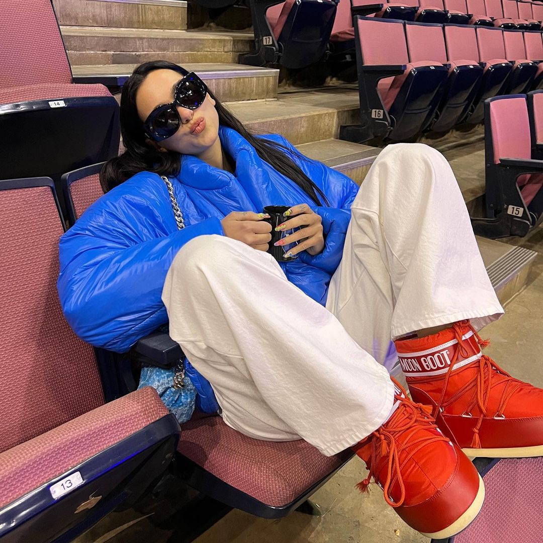 Dua Lipa 亦加入熱潮！率先穿上 Yeezy Gap 「Round Jacket」外套