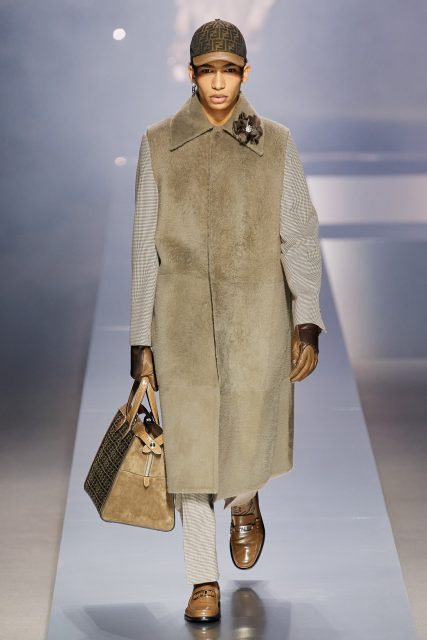 Fendi 邁進元宇宙，為紳士衣櫥帶來反傳統 Unisex 設計 | Fall 2022 Menswear