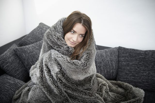 躺在梳化也可以排毒減壓浸溫泉?你知道甚麼是紅外線桑拿毯嗎