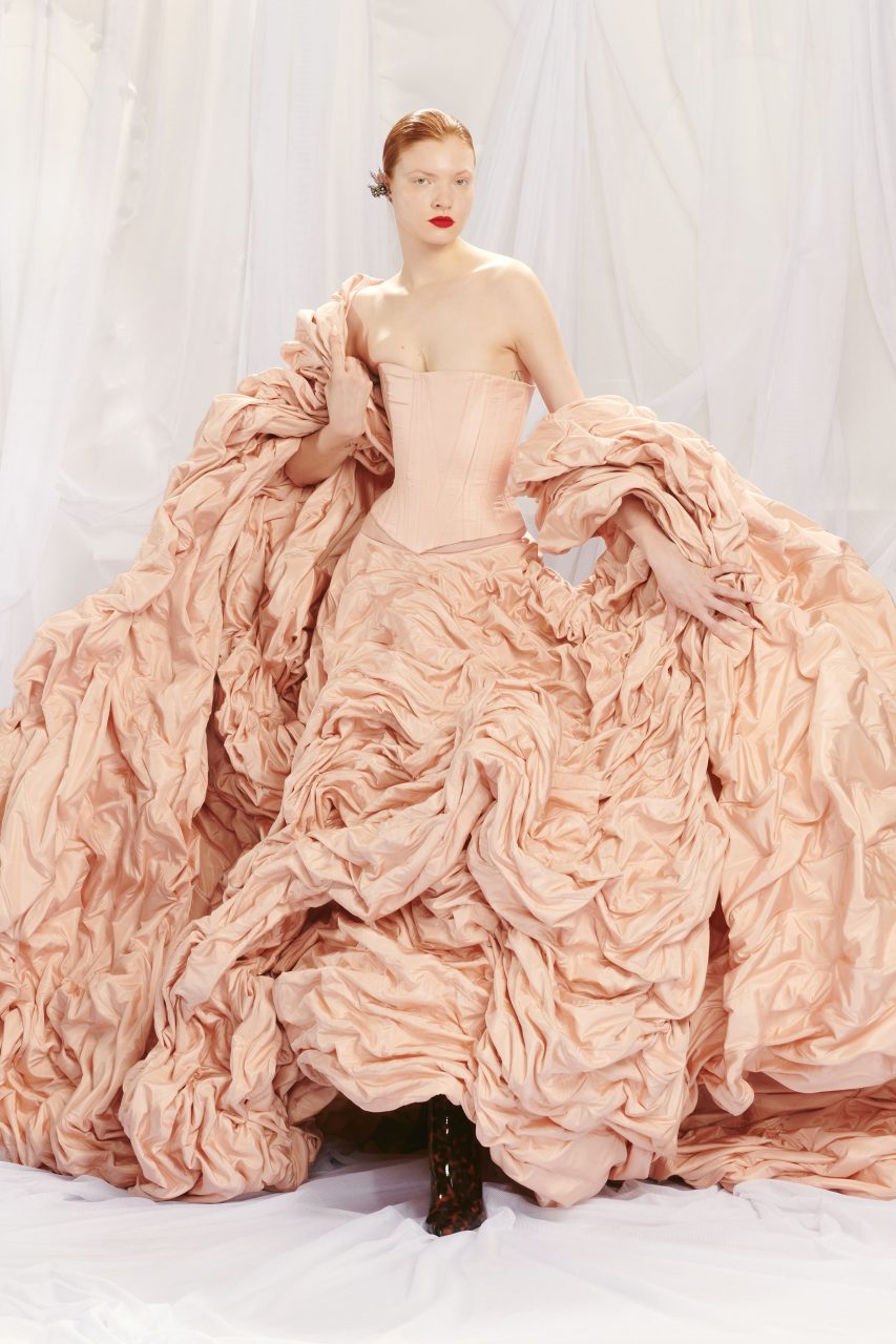 Y/Project 創意總監Glenn Martens為Jean Paul Gaultier 打造高訂系列，遊走經典與創新之中｜Spring / Summer 2022 Haute Couture