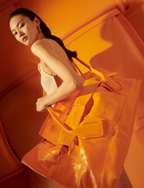 Daniel Lee 最後的顏色革命:Bottega Veneta 新年限定系列以橙色取代傳統紅