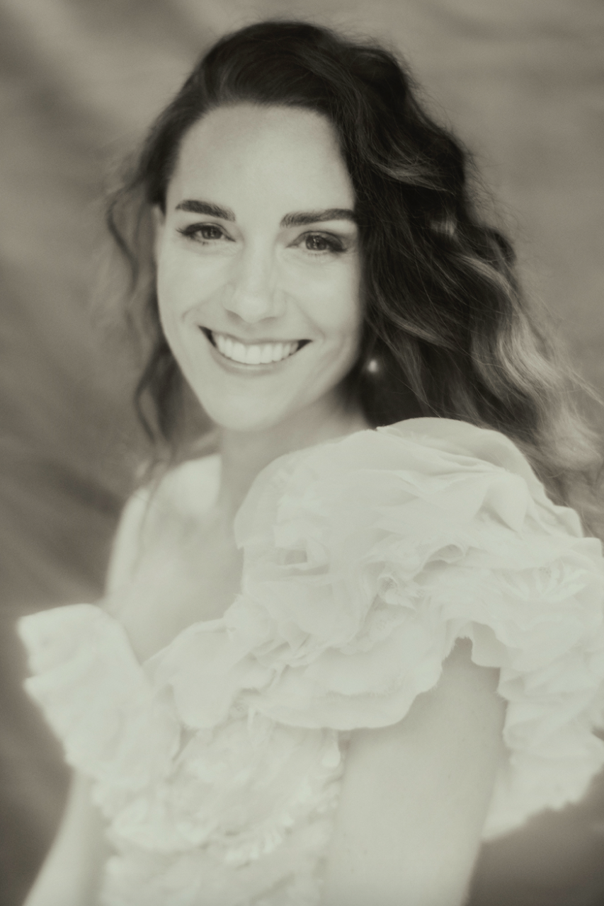 劍橋公爵夫人 Kate Middleton 生日照的三條訂製禮裙均來自 Alexander McQueen！以下整理關於這些裙裝要知道的事
