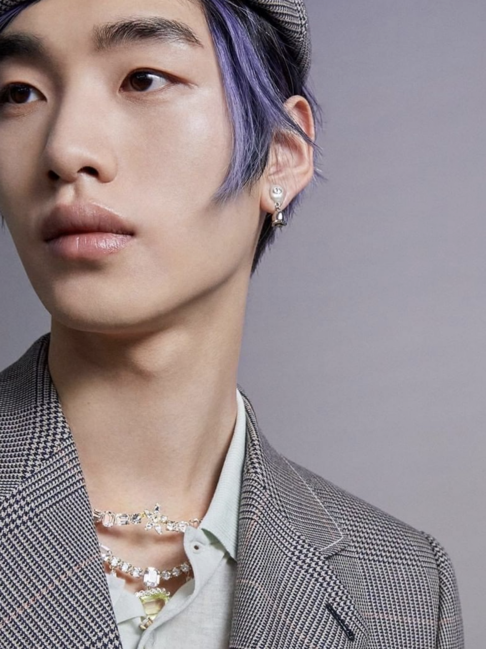 Fall 2022 Menswear的美容時刻：由髮色、胭脂到指甲潮流