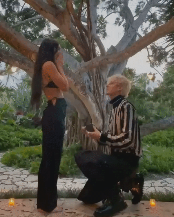 Megan Fox 和 Machine Gun Kelly 訂婚了！訂婚戒指背後藏着極浪漫的意思？