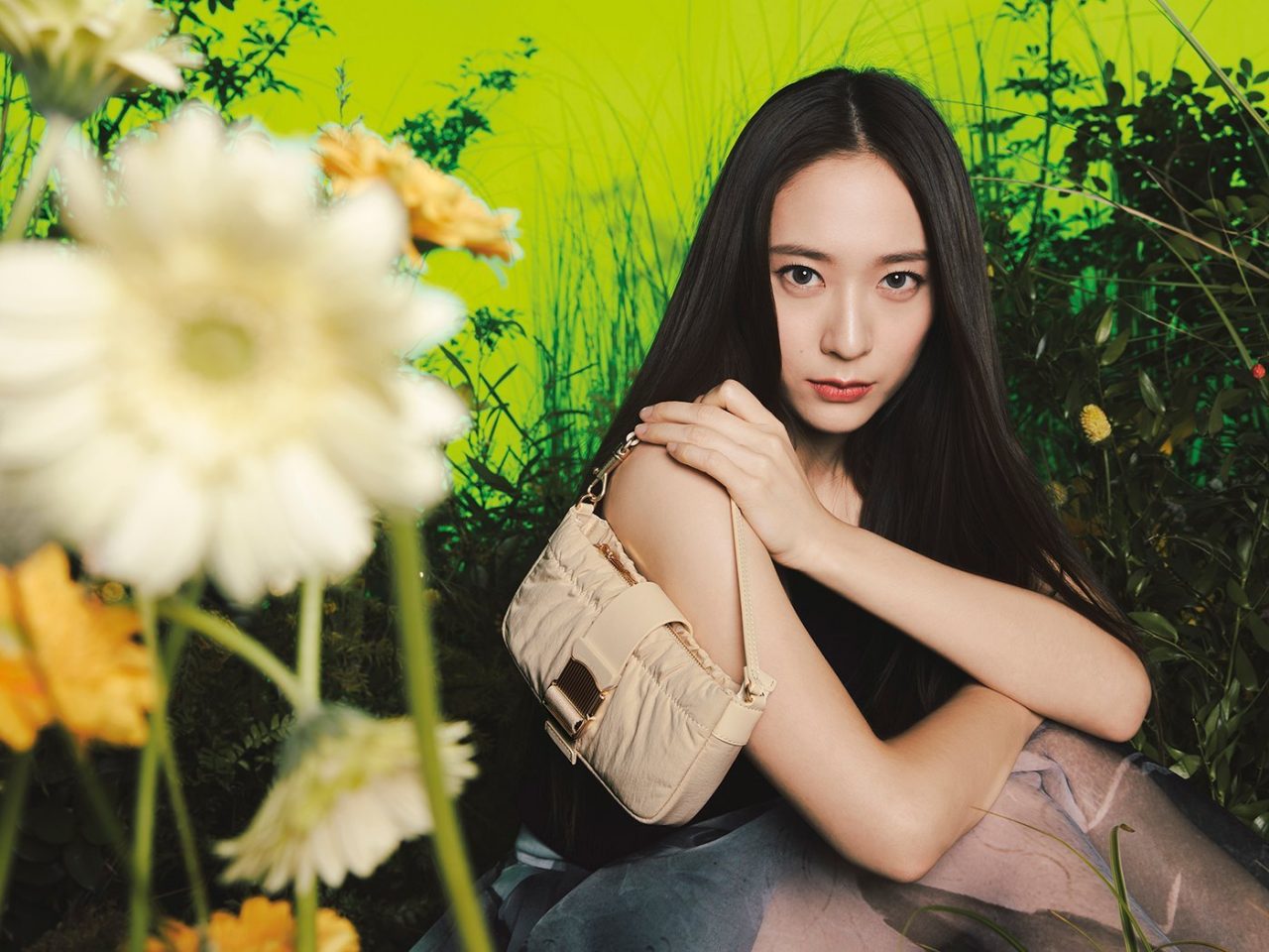 專訪 Charles & Keith 全球品牌大使 Krystal 鄭秀晶：「我也喜歡具有1990年代電子遊戲復古風格」