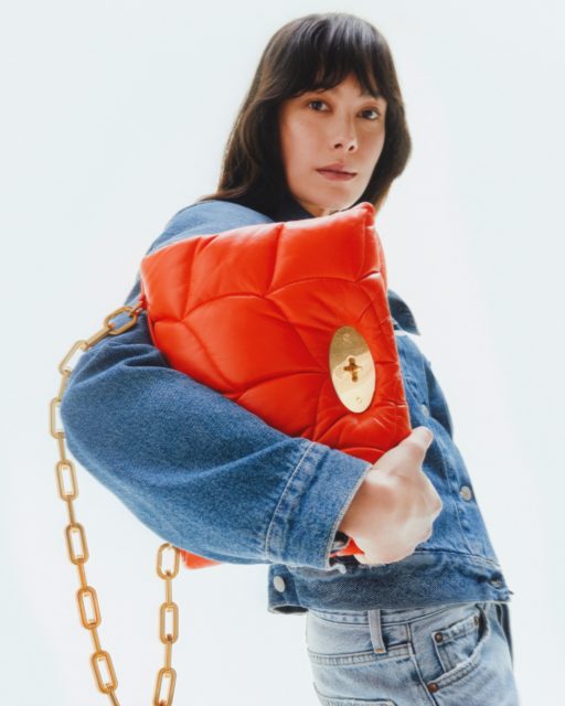 2022 春夏手袋情報|像枕頭的 「Pillow Bag」 成大熱關鍵詞,盤點今季 Bottega Veneta、Burberry、Mulberry 在內的各款枕頭手袋!