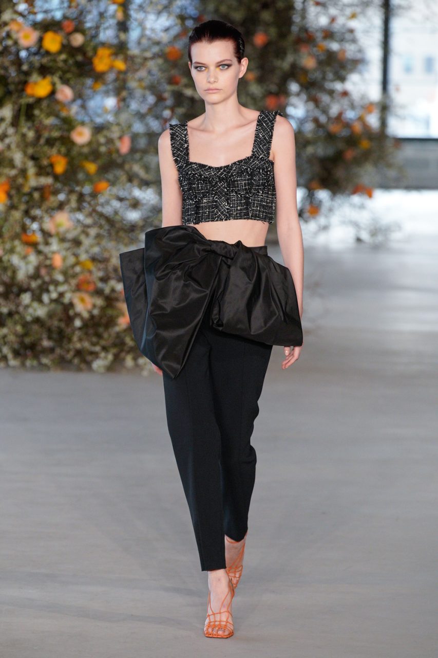 再從50年代的時尚插畫獲取靈感，再度沉醉在 Jason Wu 的花海中 | Fall/Winter 2022