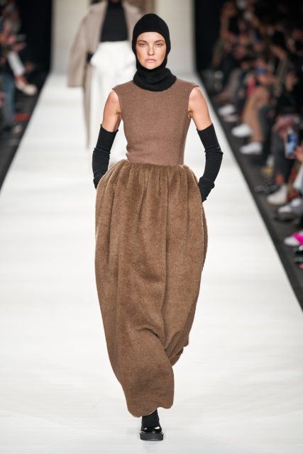 Max Mara 致敬瑞士藝術家 Sophie Taeuber -Arp,展現摩登時尚所流淌的那份達達主義 | Fall/Winter 2022