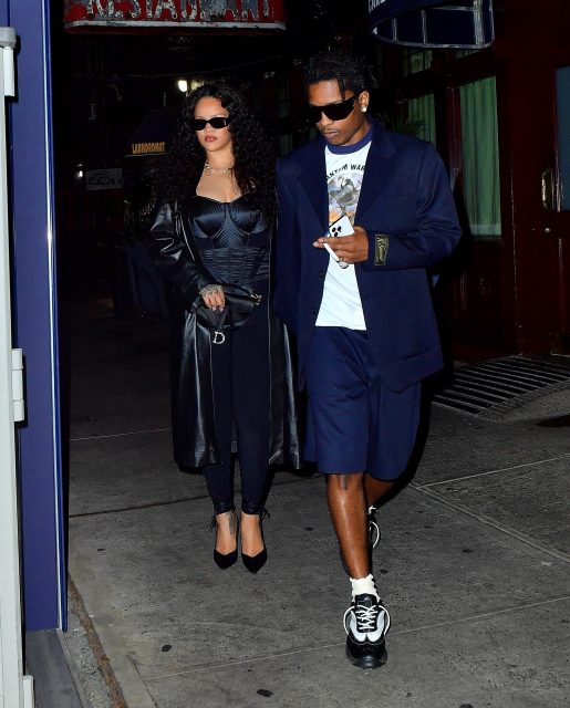Rihanna 與 A$AP Rocky 新手爸媽鮮少亮相!回顧兩人的最佳情侶穿搭