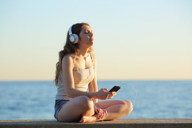 隨時隨地接收滿滿的正能量!為你推薦5個有關身心靈健康的 Wellness Podcast 廣播頻度