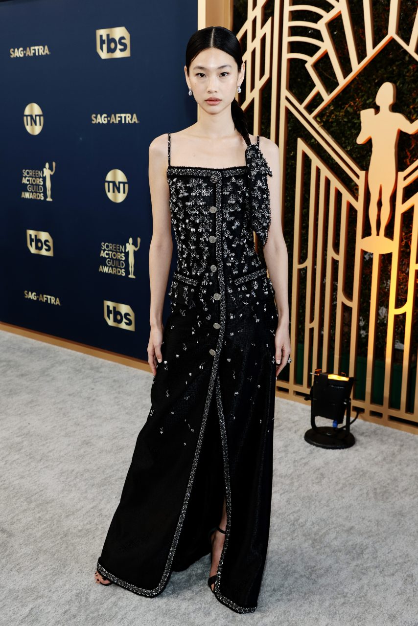 <strong>February 27, 2022</strong> HoYeon Jung attends the 28th Screen Actors Guild Awards wearing Louis Vuitton
