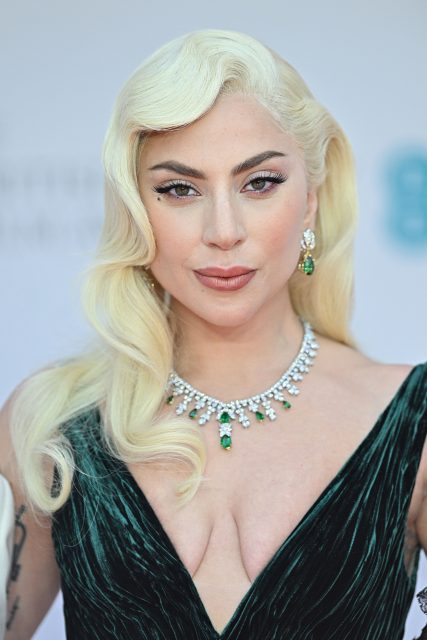 2022 BAFTAs 紅地毯造型你錯過了甚麼？怎麼可以不看女人最愛的珠寶首飾！揭開今年珠寶潮流趨勢