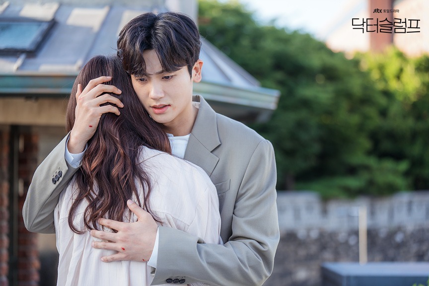 朴炯植的 8 個最佳螢幕角色！除了《低谷醫生》與朴信惠大談戀愛，他還合作過哪些女神？