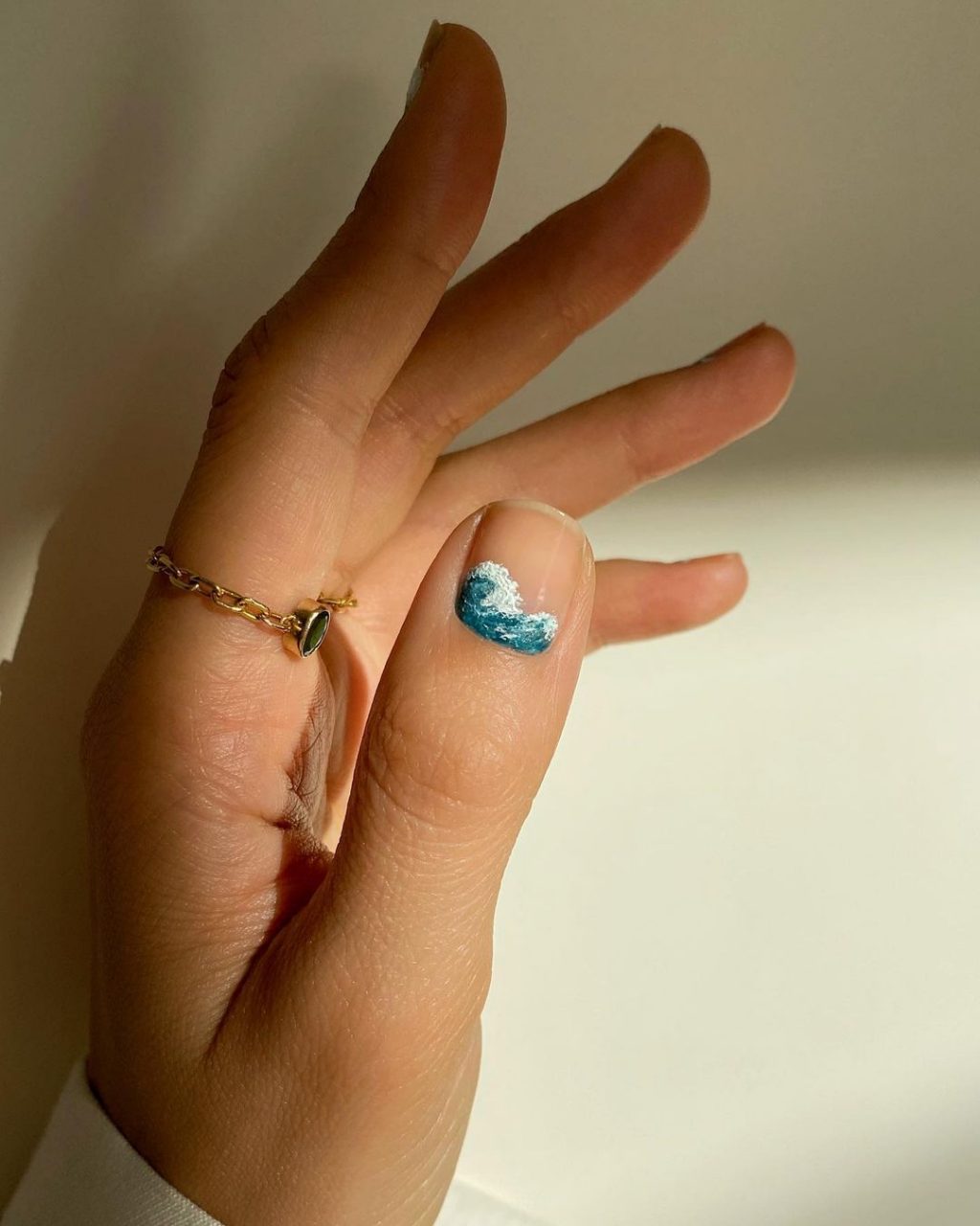 從傳統法式美甲到科幻感極繁主義風格，從5個專業美甲師 Instagram 帳號中尋找指甲彩繪靈感