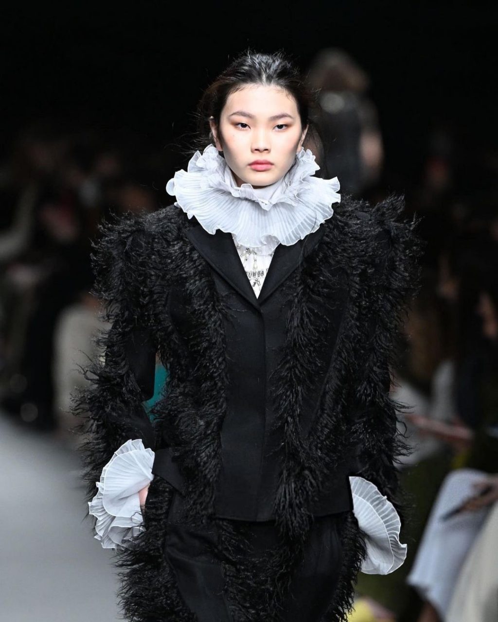 FW22 時裝週最強模特兒 Sherry Shi：走上 34 個品牌天橋、與一眾超模是好友、第一個封面就是《VOGUE》！