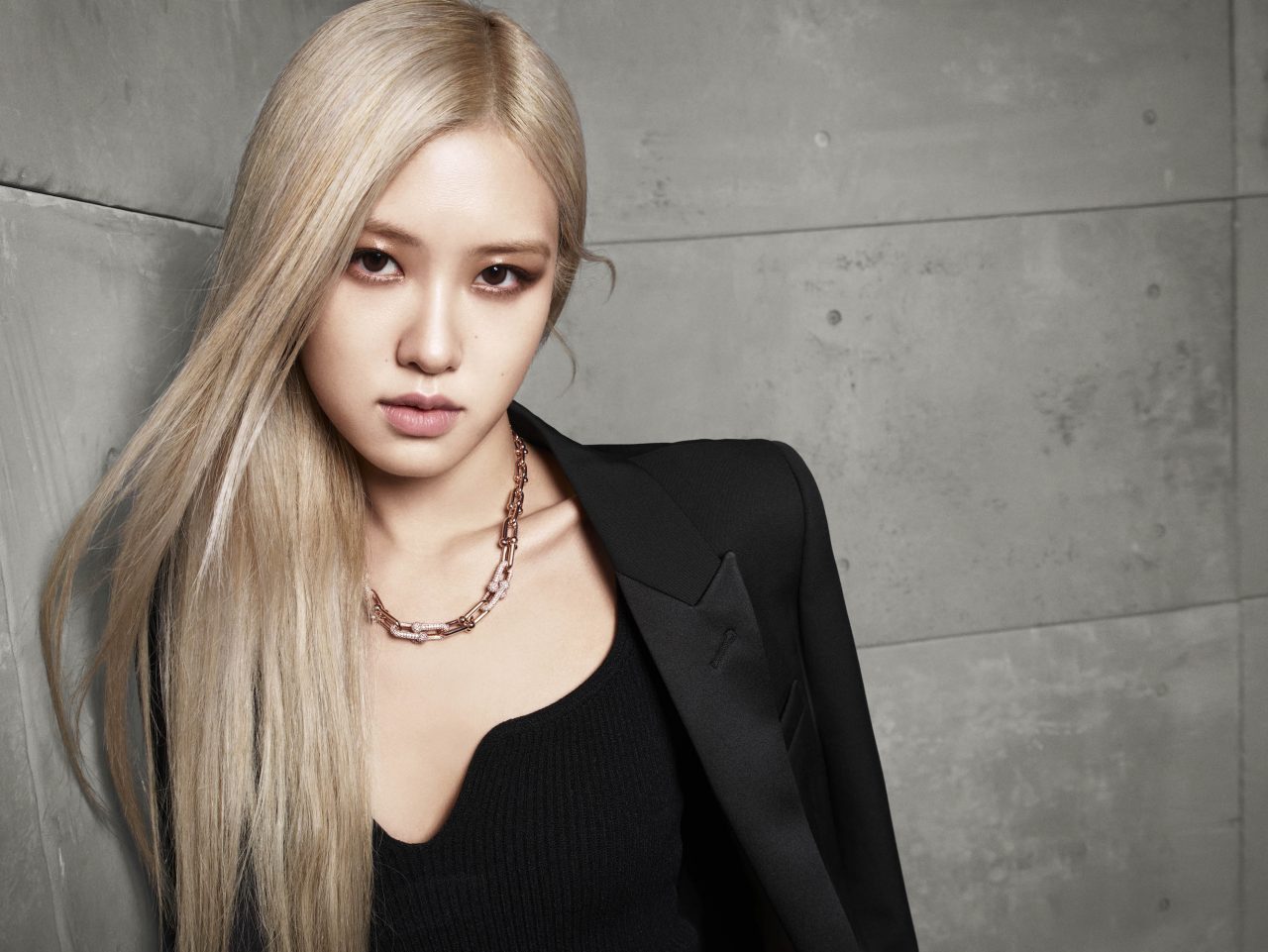 Blackpink Rosé 再度為 Tiffany & Co. 代言，以冷豔氣質演繹全新 Tiffany HardWear 系列
