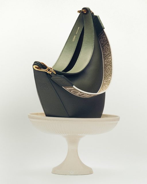 2022 春夏手袋情報|從新款 Luna 半月型手袋到變奏版 Hammock Nugget,盤點今季 Loewe 全新款式!