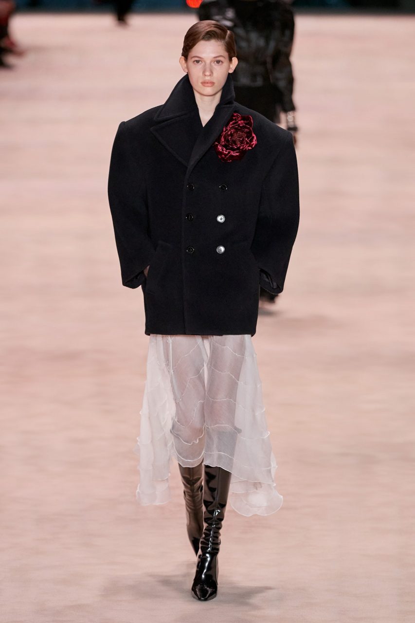 Saint Laurent 重拾 Art Deco 設計美學，展示女性身體輪廓魅力  ｜Fall / Winter 2022