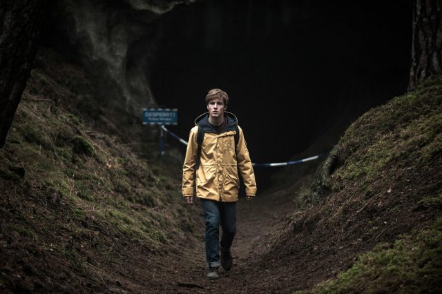 #VogueAtHome 從懸疑版《Gossip Girl》到德國版《Stranger Things》:精選 6 套你不能錯過的非英語 Netflix 高分燒腦影集