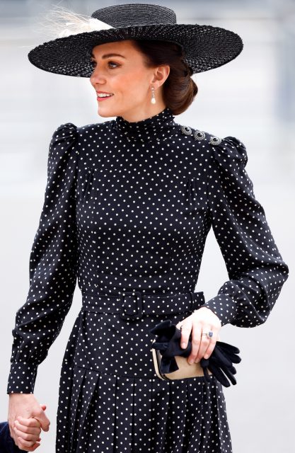菲臘親王追悼會|劍橋公爵夫人 Kate Middleton 1980年代復古造型現身,盡現戴安娜王妃影子