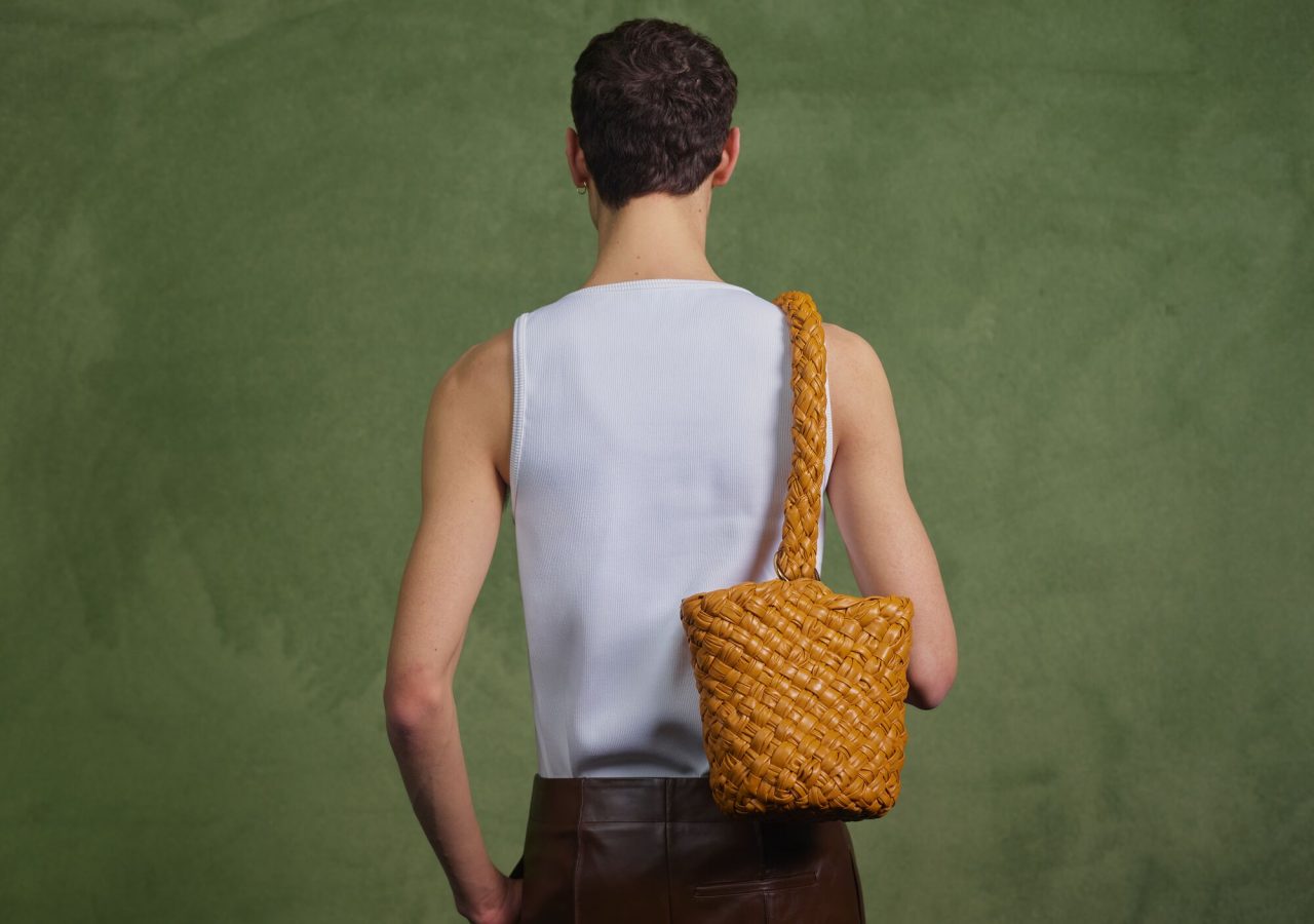 2022 手袋情報｜Bottega Veneta 新任創意總監 Matthieu Blazy 首款手袋登場！ Kalimero 編織水桶袋開放限時預購