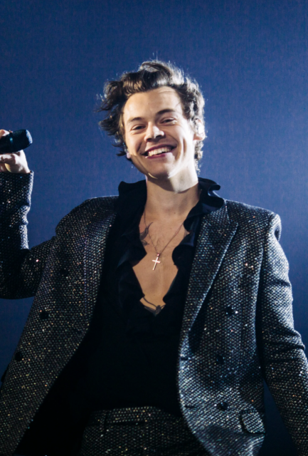 Rosalía 換手機號碼不告訴別人！令 Harry Styles 傳情給陌生人：「我也愛妳！」