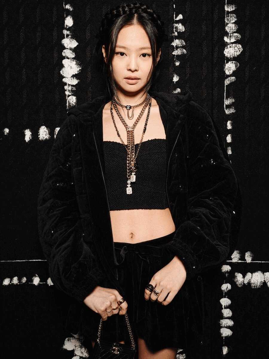 從 Jennie 出席 Chanel 時裝展，感受 Coco Crush 高級珠寶系列的簡約設計魅力