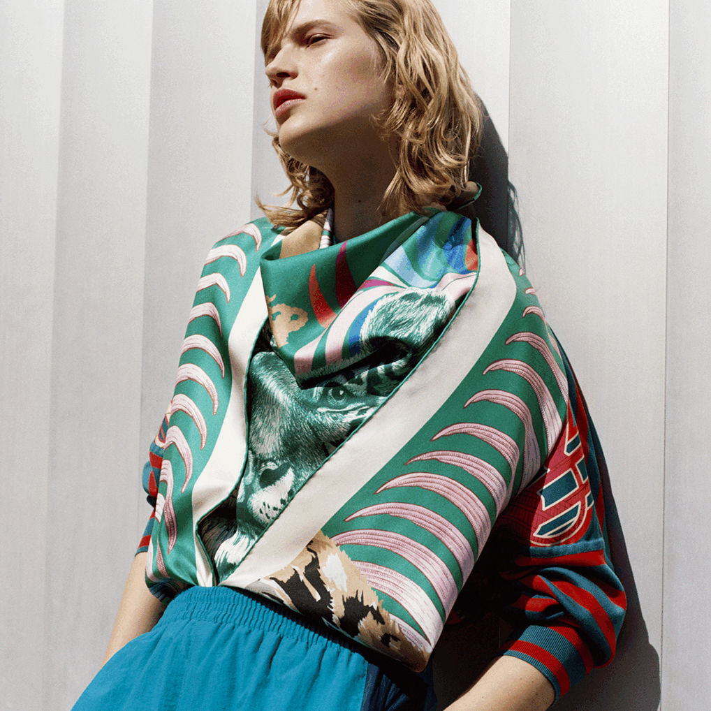 Hermès 全新 SS22 絲綢系列登場，分享精選絲巾款式及時尚配搭造型法則