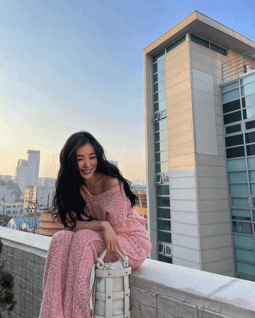 全新水桶袋登場!Salvatore Ferragamo Cage Bag獲時尚達人Tiffany Young、吳家忻Kayan、Bruna Altieri追捧