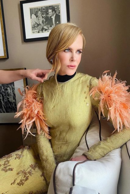 影后 Nicole Kidman 以 Prada 造型出席《北族人 The Northman》首映禮!展現風采依舊的紅地毯魅力