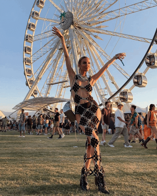 Coachella 2022|明星參加音樂節都是怎麼穿?最吸睛的性感波西米亞風格=比堅尼式+透視!
