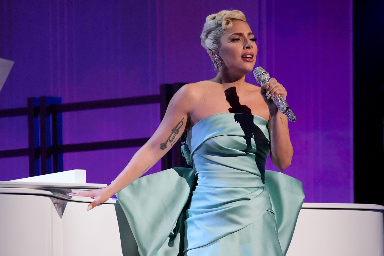 傳奇歌王 Tony Bennett 與 Lady Gaga  連續第二年再獲得格林美，《Love For Sale 》奪最佳傳統流行演唱專輯！