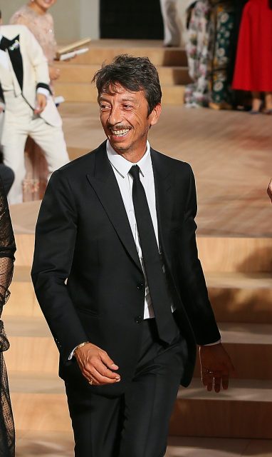 相隔7年後 Pierpaolo Piccioli 帶領 Valentino 回顧羅馬二度在 Piazza Mignanelli 廣場舉辦2022年秋季高級訂製時裝展