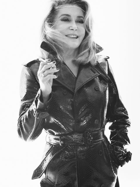Saint Laurent 找來 Catherine Deneuve 擔任全新 Podcast「Smoking」首集嘉賓,認識這位「法國第一美人」與品牌的二三事!