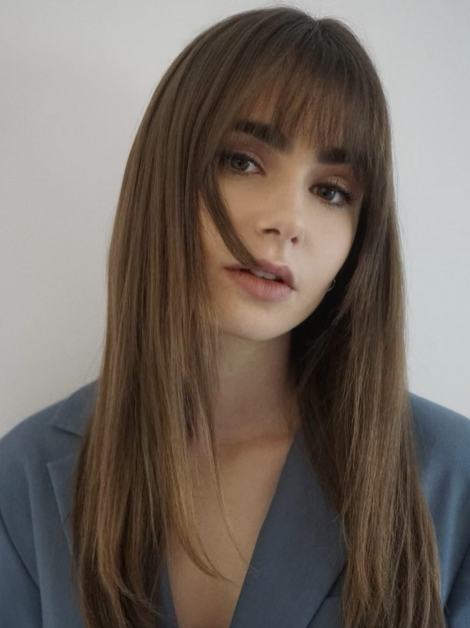 Lily Collins以亮澤健康頭髮 成為Living Proof的最新代言人！