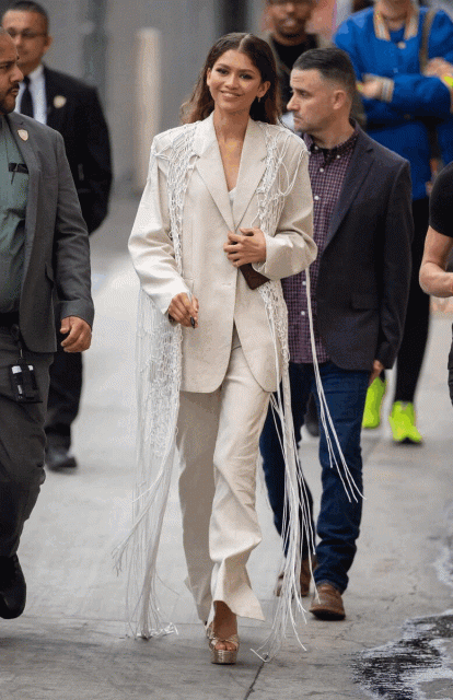 Zendaya 紅地毯必殺技:一套精緻精彩的西裝造型讓 Zendaya 穩坐時尚偶像代表