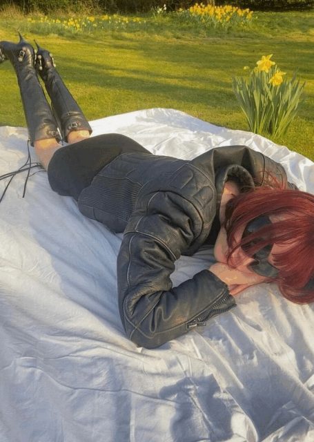 Balenciaga 的 Cagole 靴子將成為今季大熱?這款有着「壞女孩」外型的靴款獲得了時尚編輯一致認可