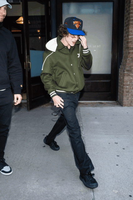 Style File:Timothée Chalamet 從紅地毯到私下打扮,演繹高級與街頭融合的 Swag 時尚風格
