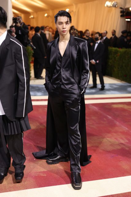 Met Gala 2022|韓流組合 NCT 成員 Johnny 以 Peter Do 設計登上 紅地毯!見證二人首次的 Met Gala 時刻