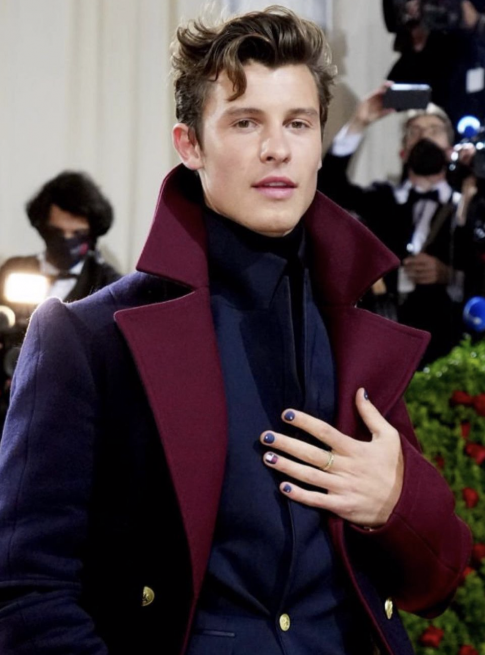Met Gala 2022 ｜ Shawn Mendes成為Tommy Hilfiger「王子」？把品牌標誌畫上指甲