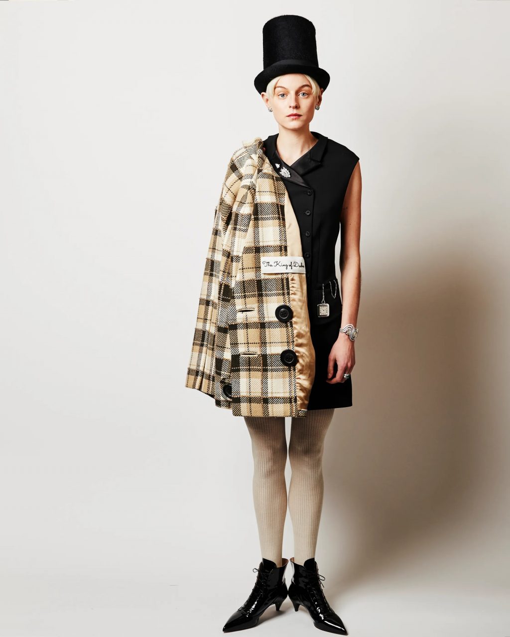 Met Gala 2022｜剖析 Emma Corrin Met Gala 造型！原來靈感來自美國紐約上世紀名流「花花公子之王」Evander Berry Wall？