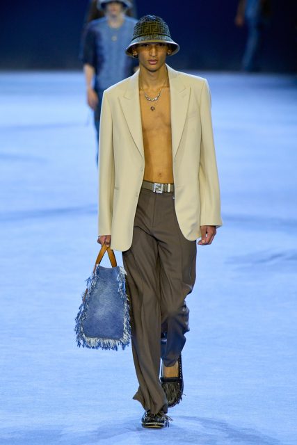 Fendi 帶來完美夏日度假衣櫥,以迎接自由旅行的新時代來臨|Spring / Summer 2023 Menswear