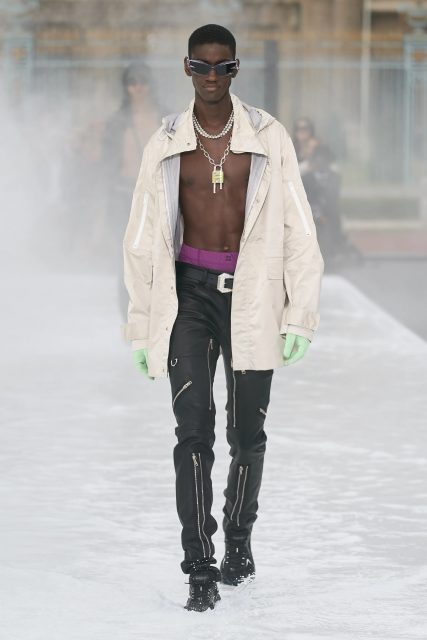 Givenchy 創意總監 Matthew M. Williams 首場獨立男裝時裝展!帶來建基於街頭服飾的未來美學|Spring / Summer 2023 Menswear