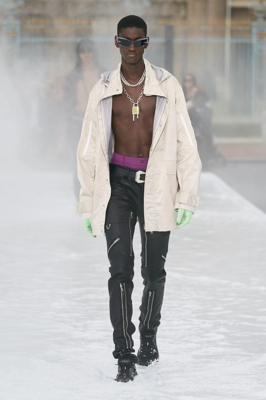 Givenchy 創意總監 Matthew M. Williams 首場獨立男裝時裝展！帶來建基於街頭服飾的未來美學｜Spring / Summer 2023 Menswear