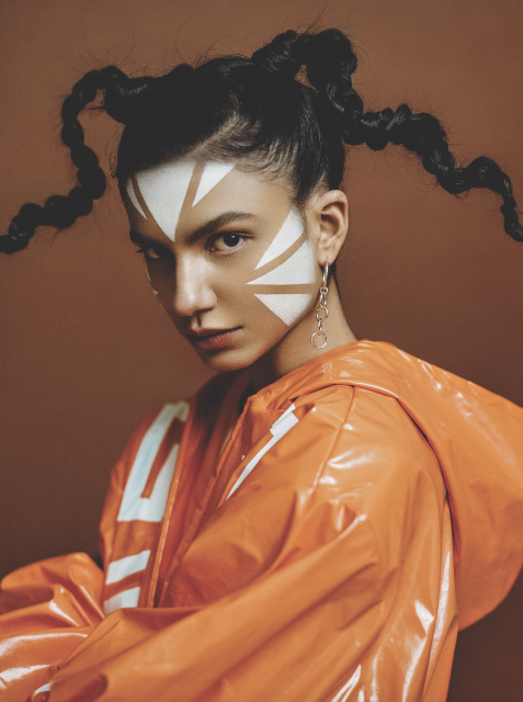 SS22彩妝潮流:把面部成為畫布 化妝像是充滿美學的藝術