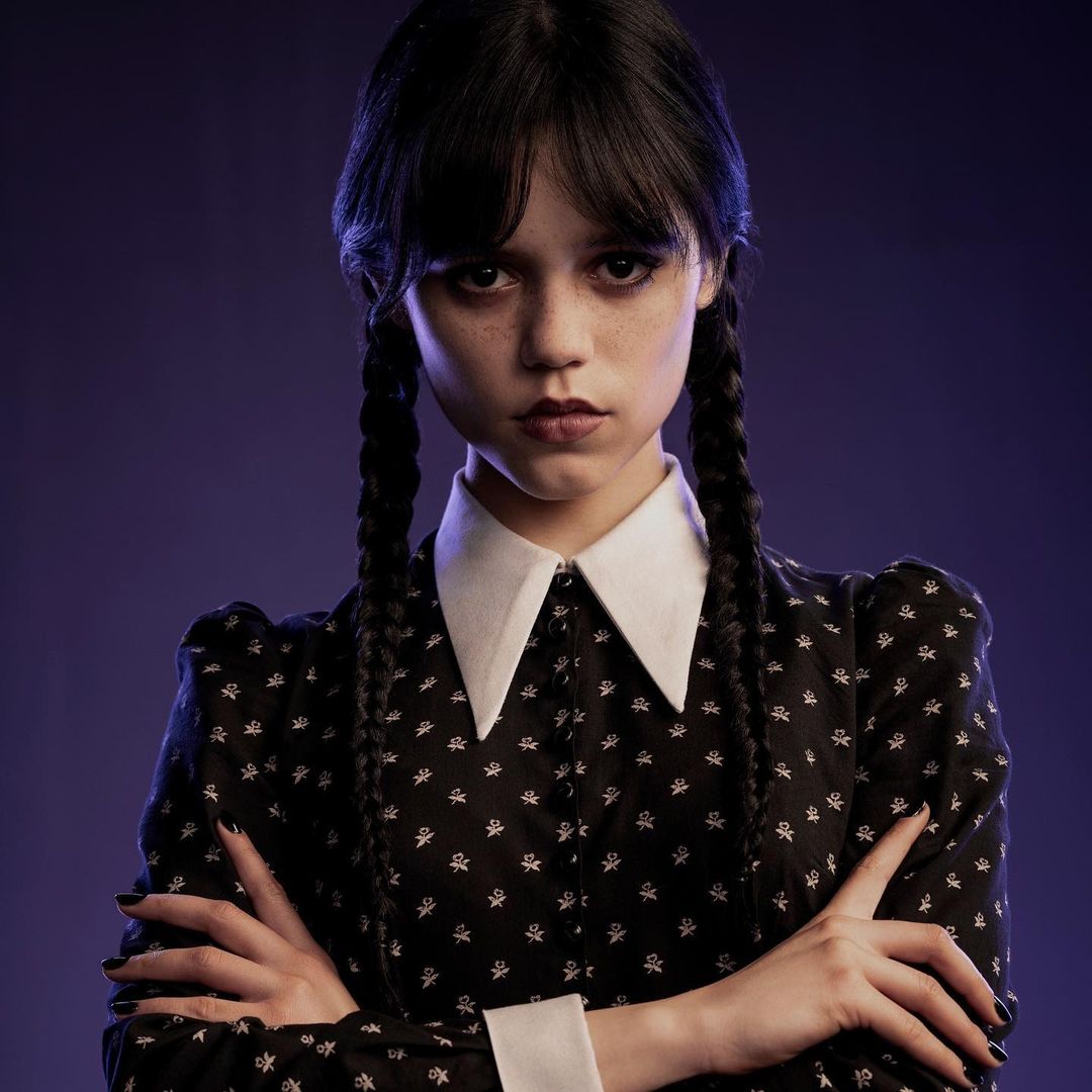 新一代恐怖片女神 Jenna Ortega 誕生！18歲混血兒出演美國鬼才導演 Tim Burton《愛登士家族》真人版 Netflix 劇 《Wednesday》