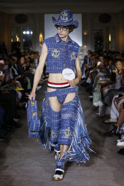 Thom Browne 丁字褲外露現新式性感,Chanel 花呢製造商打造系列向高訂致敬|Spring 2023 Menswear