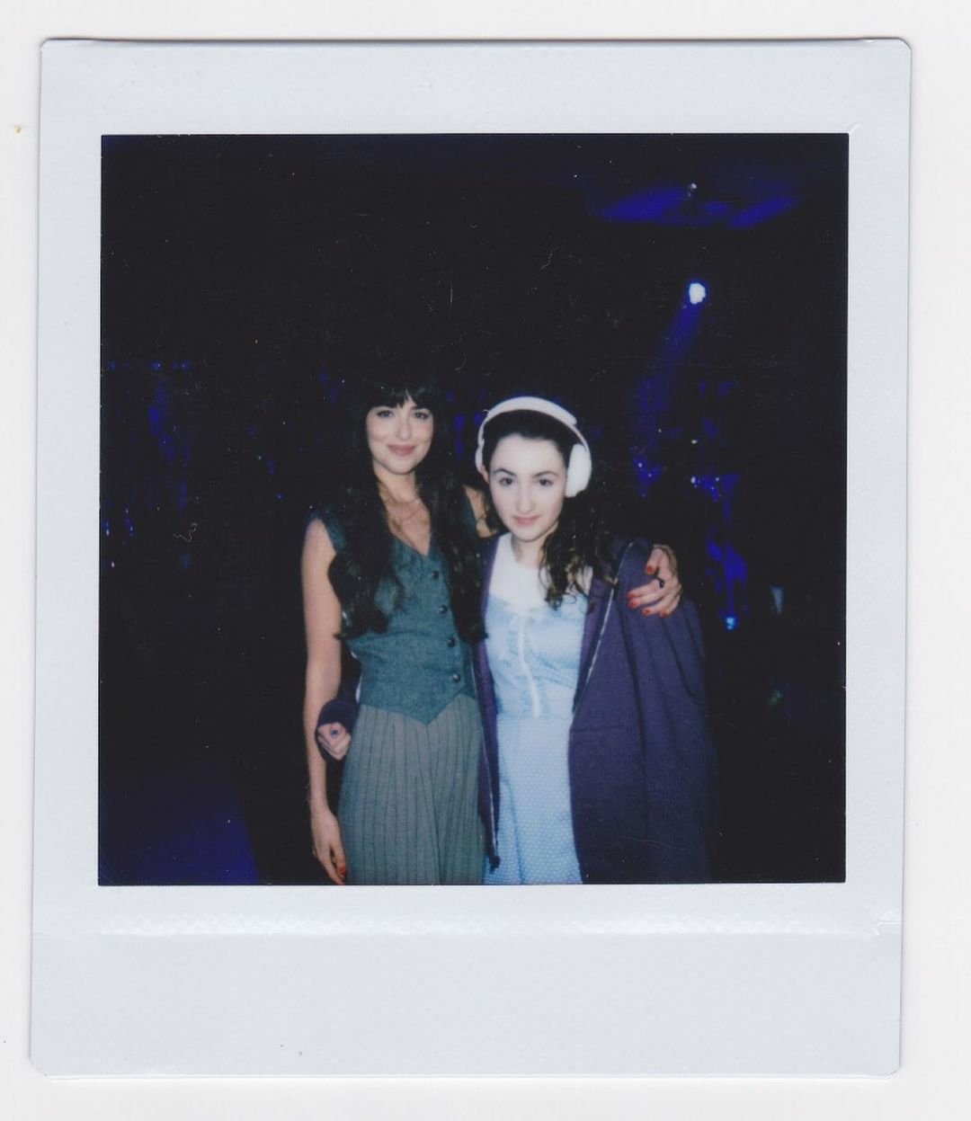 Dakota Johnson 最新愛情喜劇《人生恰恰恰》電影正式上映!這次化身未婚媽媽,與22歲畢業生陷入三角戀?