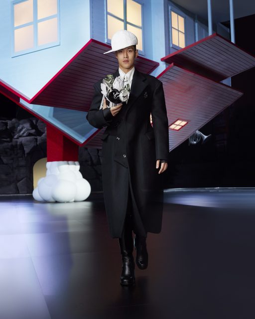 Louis Vuitton 將已故男裝藝術總監 Virgil Abloh 遺作帶到泰國曼谷重演，更公開了原系列欣未曝光的造型！｜Fall 2022 Menswear